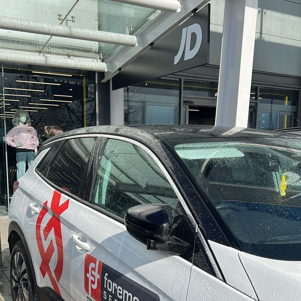 Foremost vehicle outside protected retail outlet